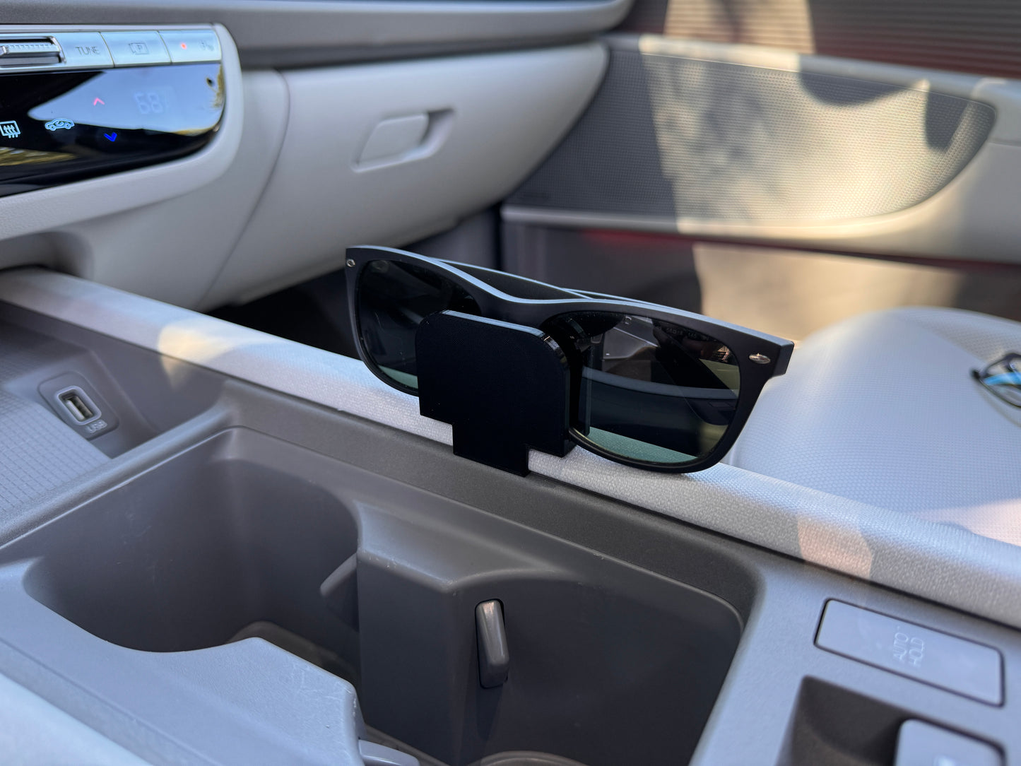 Ioniq 6 Glasses Holder