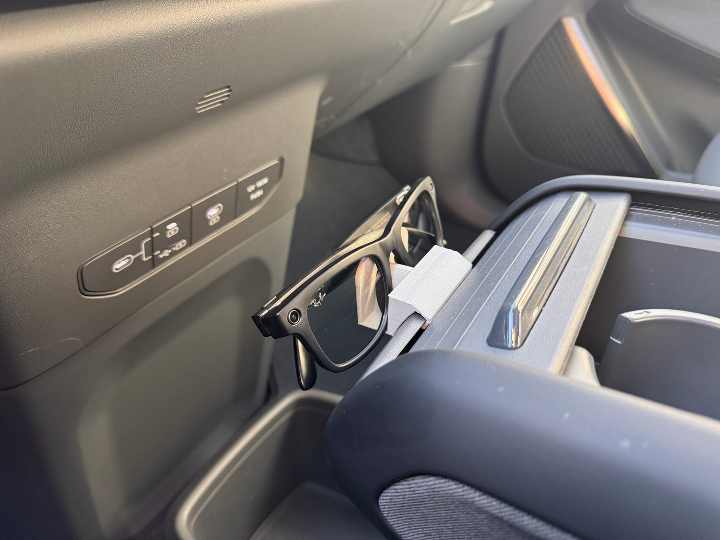 EV9 Glasses Holder for Land/GT-Line Trims