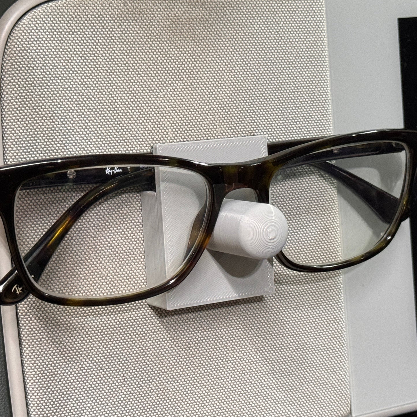 Ioniq 5 Magnetic Glasses Holder