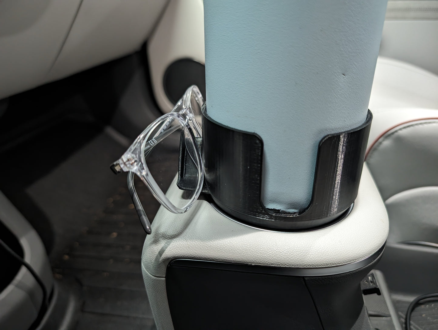 Ioniq 5 Front Cupholder Enlarger with Eyewear Holder