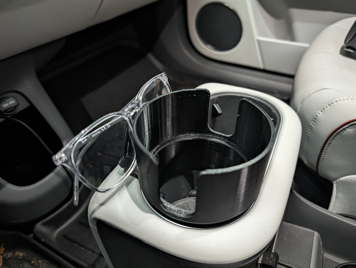 Ioniq 5 Front Cup Holder Enlarger & Eyewear Holder