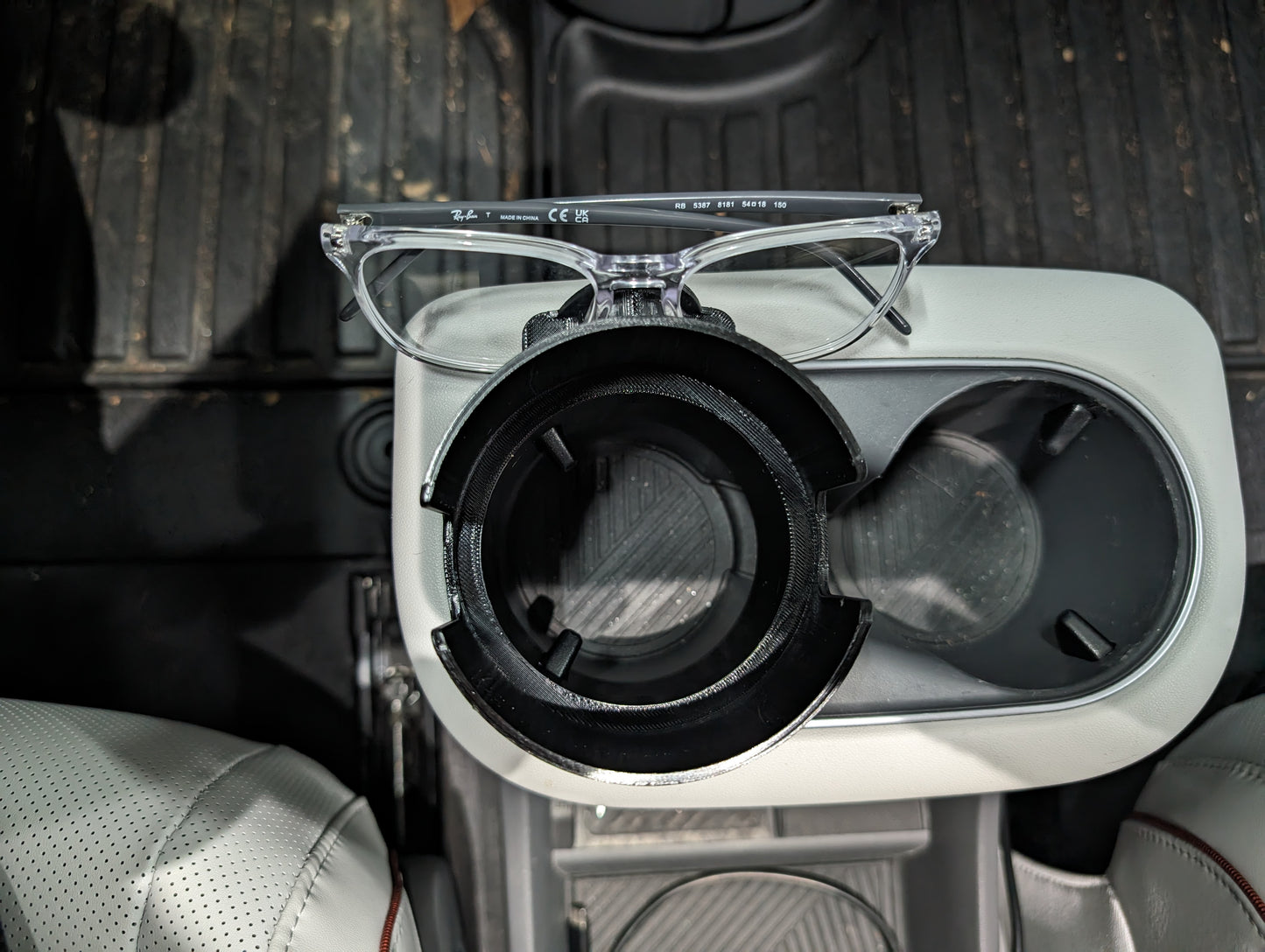 Ioniq 5 Front Cup Holder Enlarger & Eyewear Holder