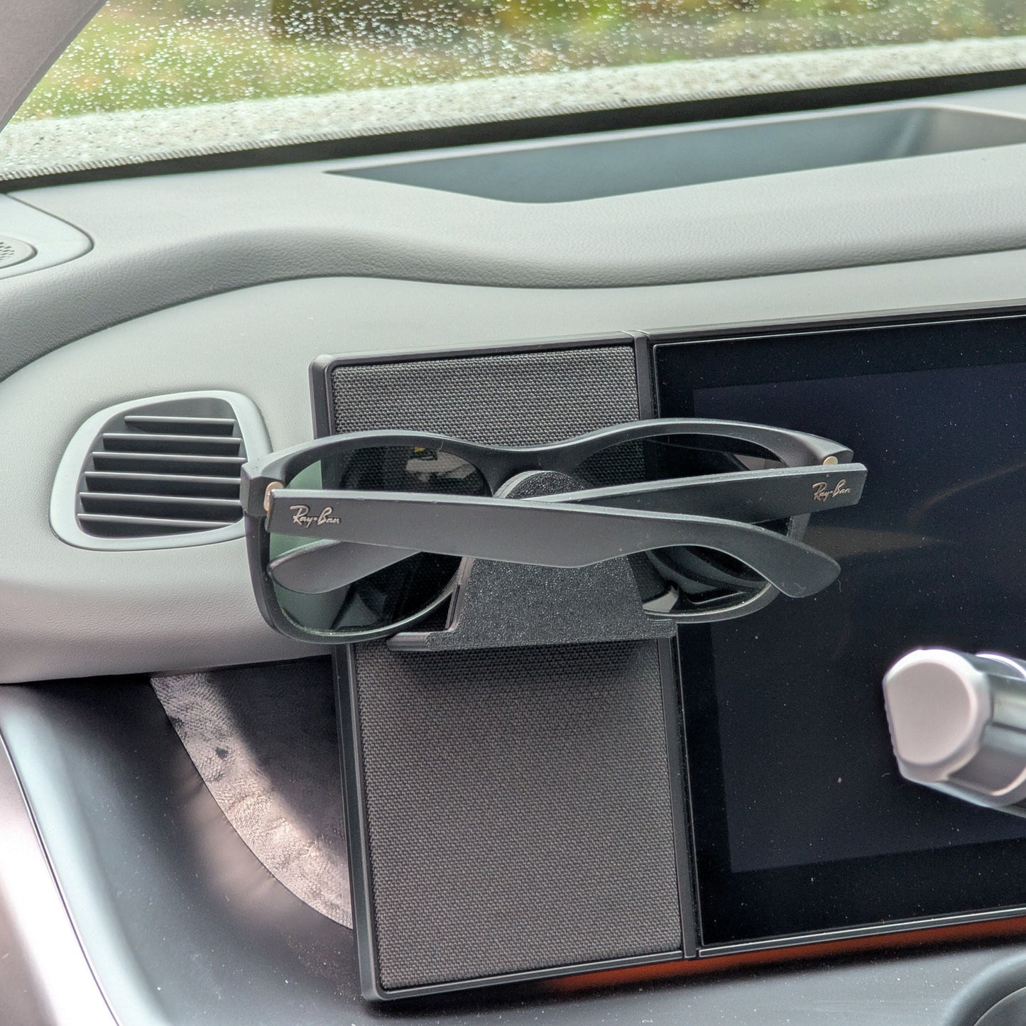 Ioniq 9 Magnetic Glasses Holder - Adjustable