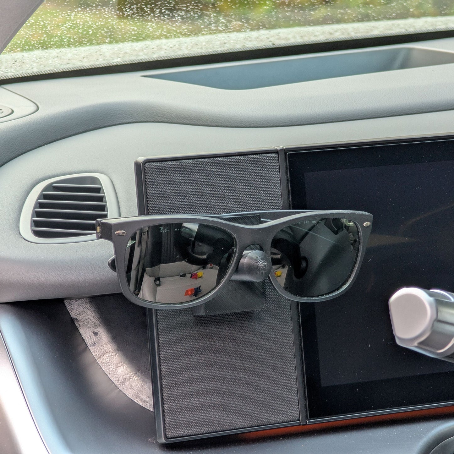 Ioniq 9 Magnetic Glasses Holder