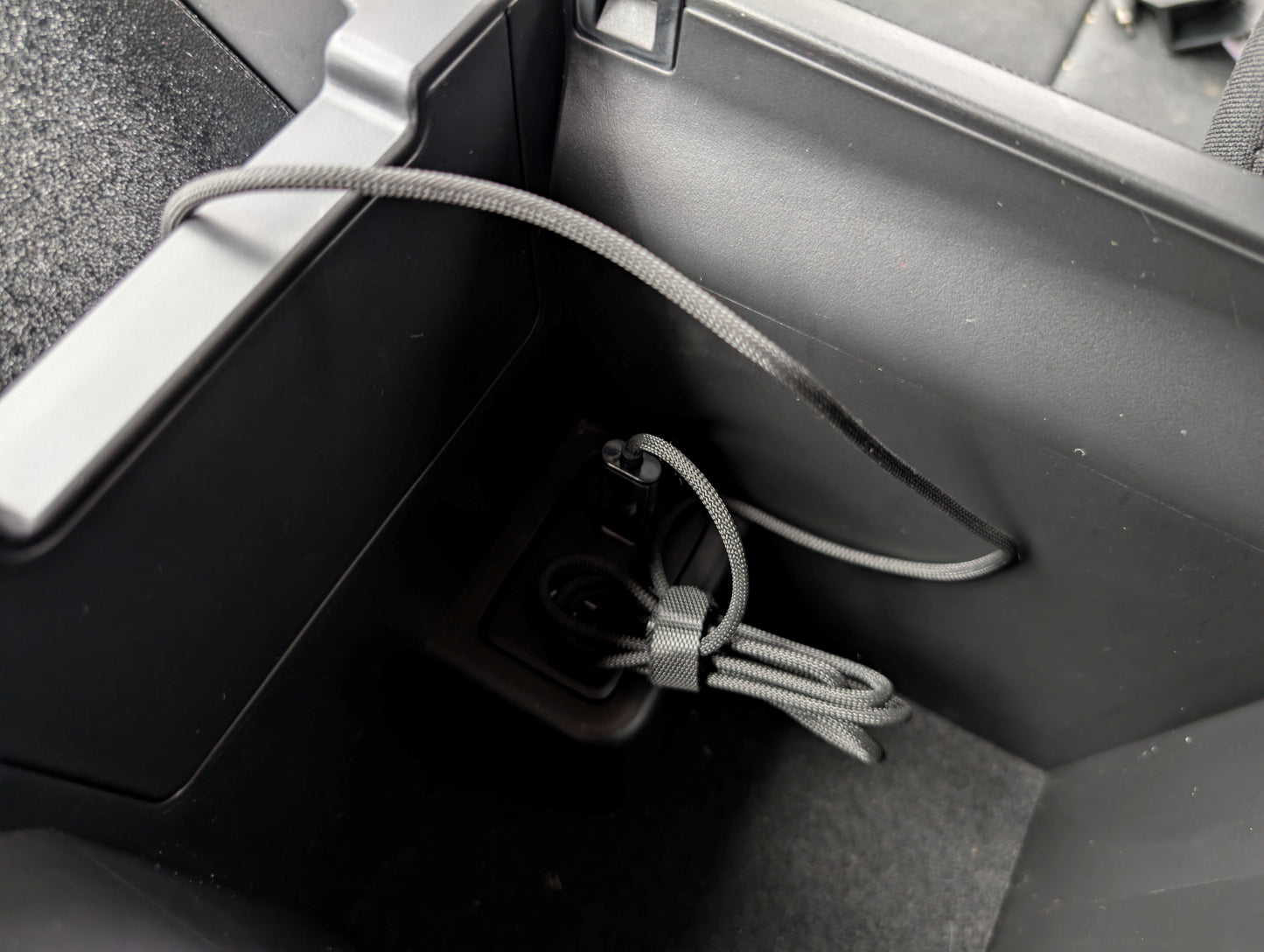 Chargeur sans fil MagSafe Ioniq 5 (2025-2026) - iPhone/Pixel 10